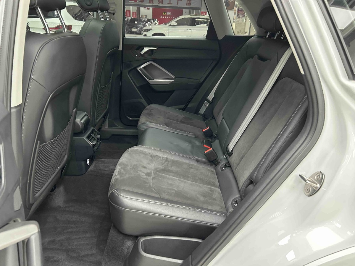 Audi Q3 2022 car image #3