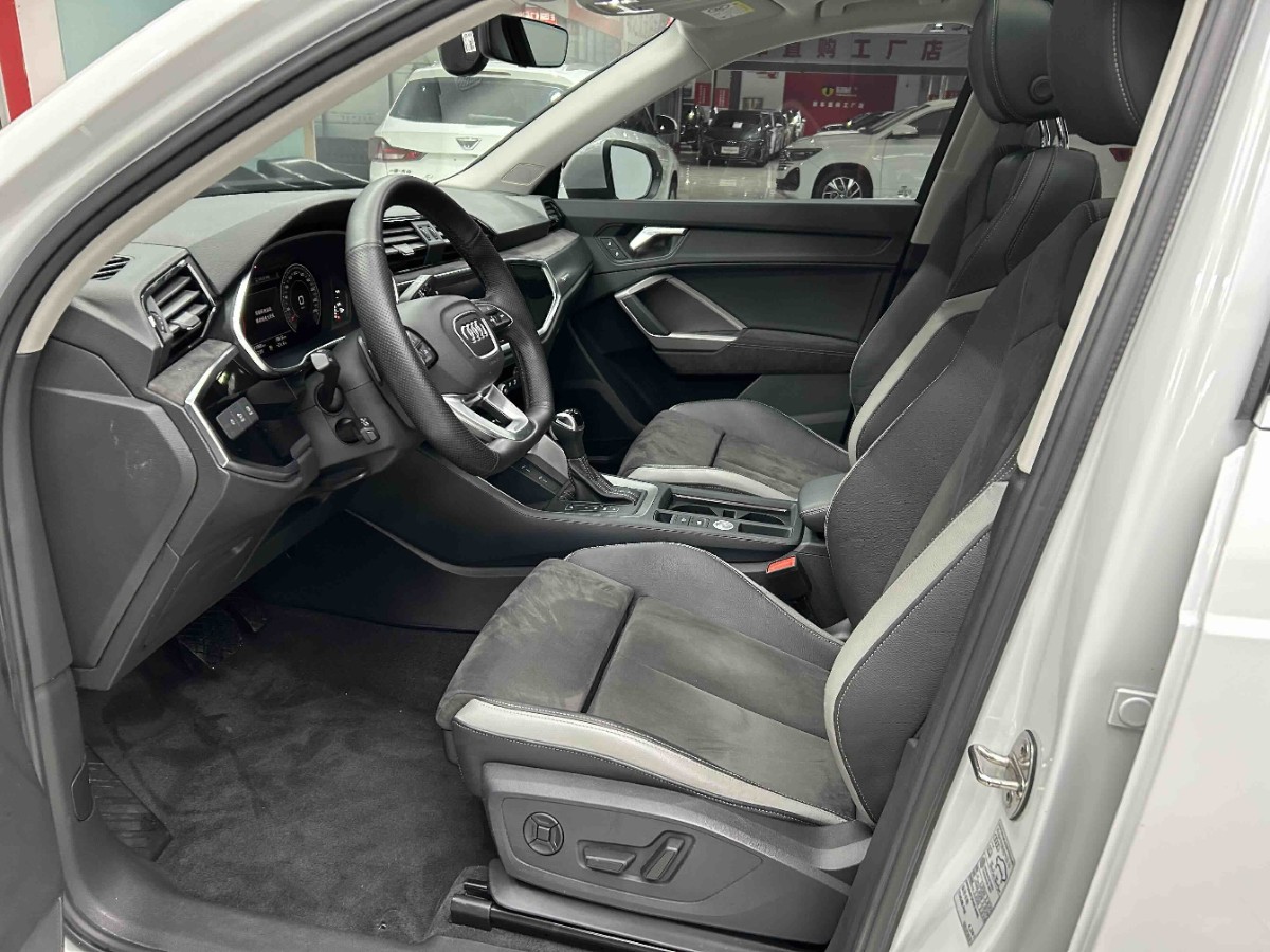 Audi Q3 2022 car image #4
