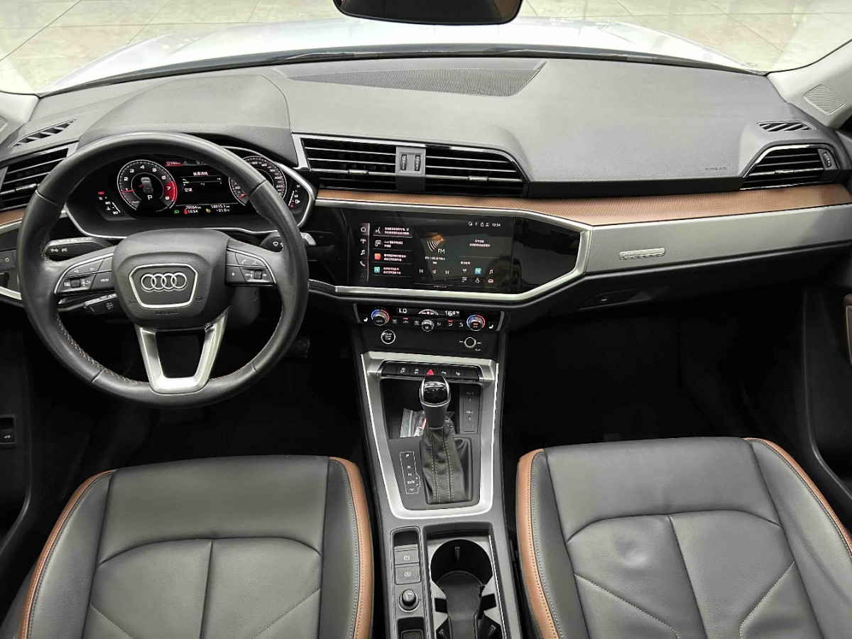 Audi Q3 2022 car image #3