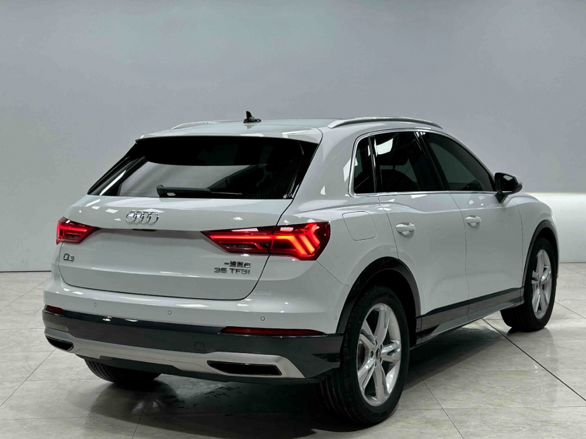 Audi Q3 2022 car image #5