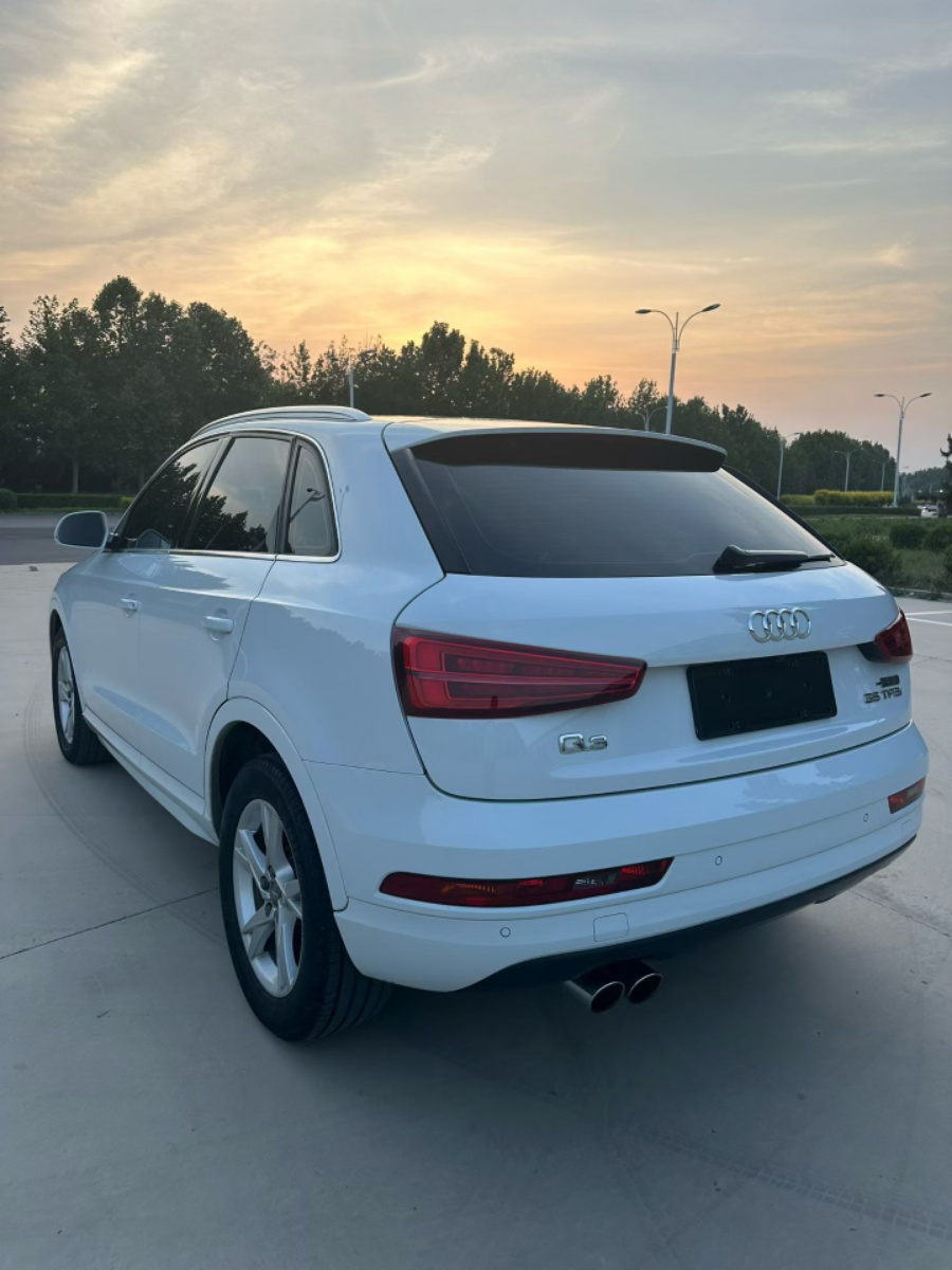 Audi Q3 2017 car image #8