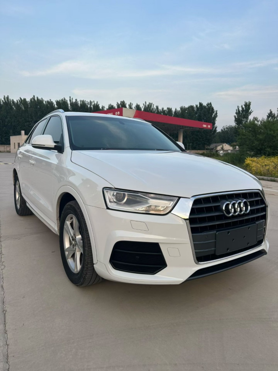 Audi Q3 2017 car image #3