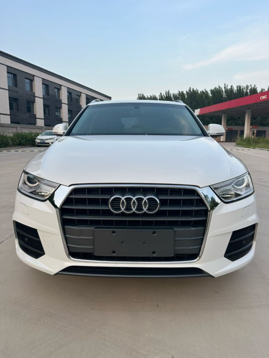 Audi Q3 2017 car image #2
