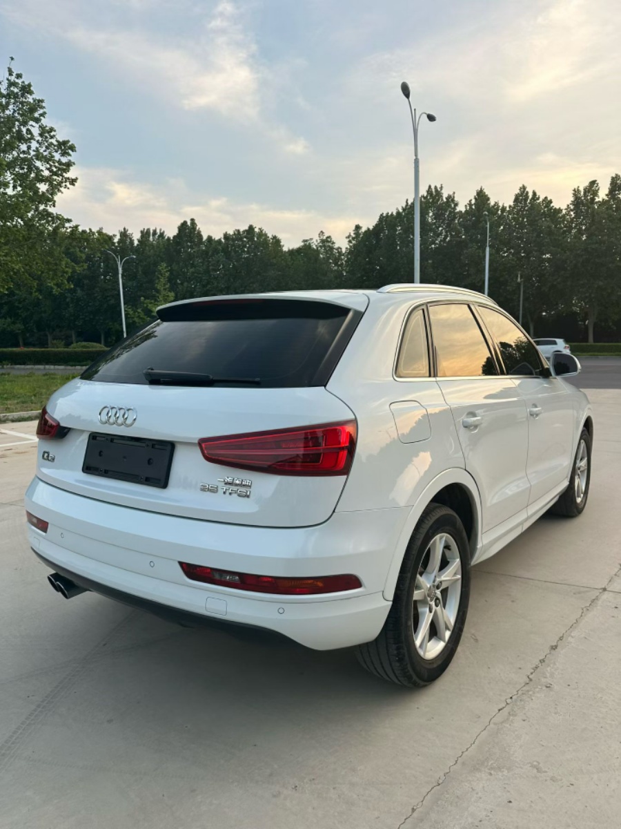 Audi Q3 2017 car image #9