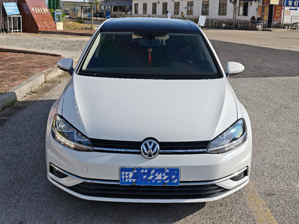 Volkswagen Golf 2020 car image #2