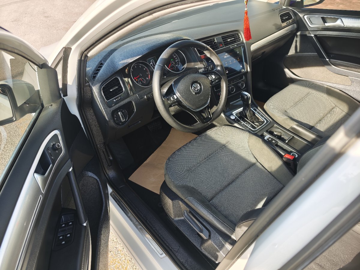 Volkswagen Golf 2020 car image #6