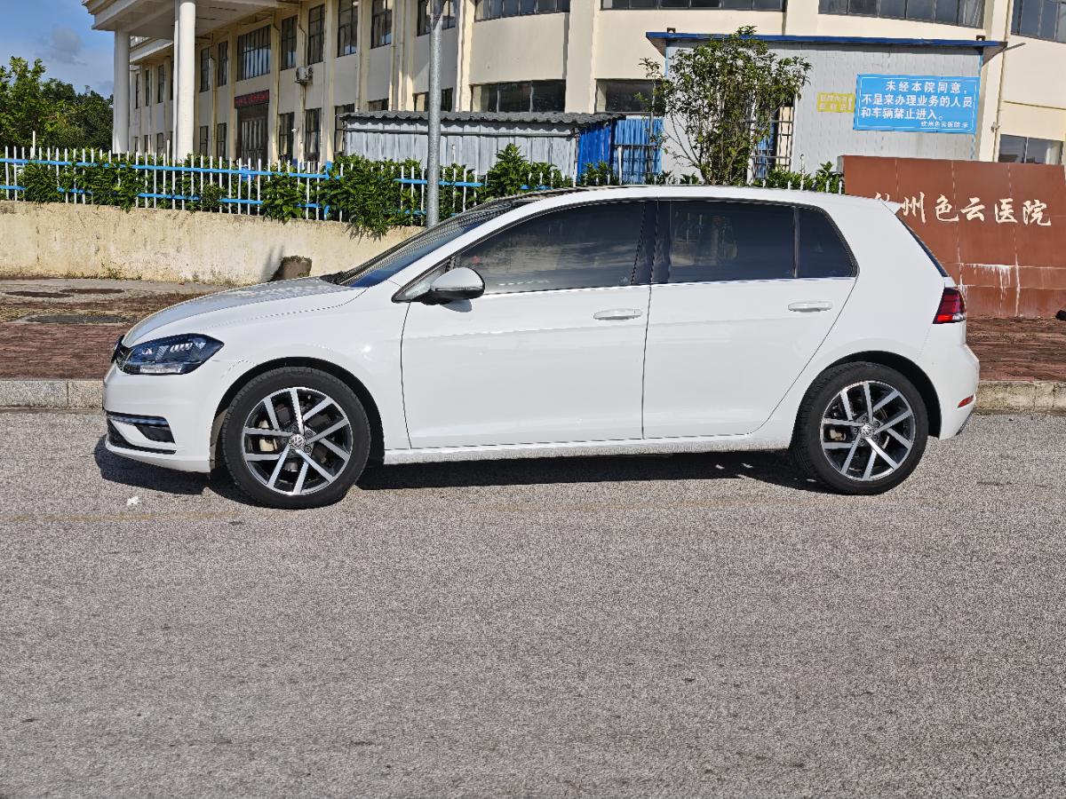 Volkswagen Golf 2020 car image #3