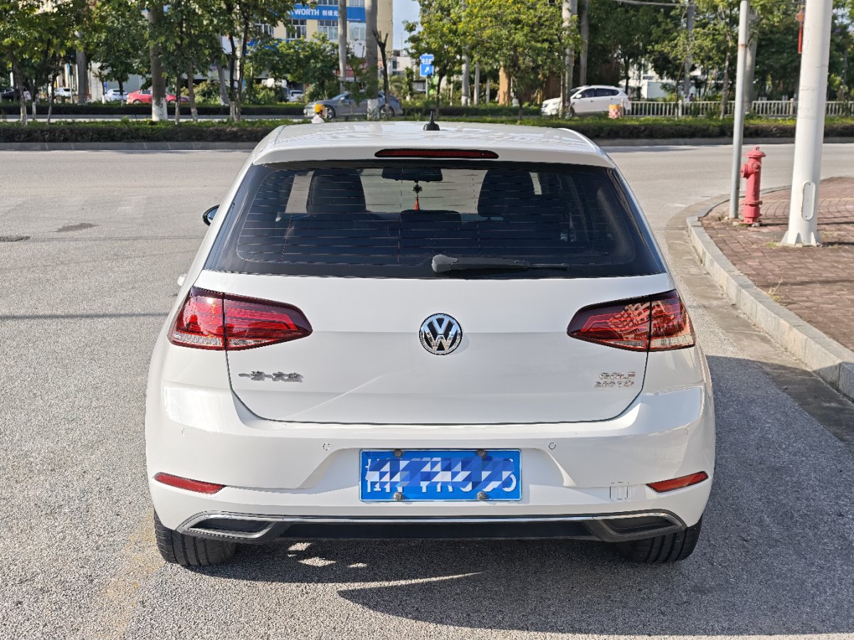Volkswagen Golf 2020 car image #4