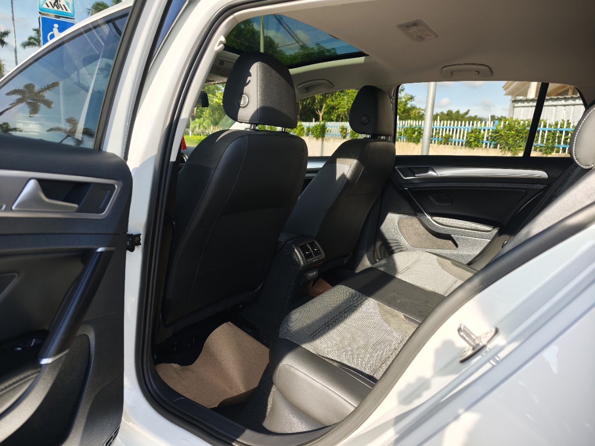 Volkswagen Golf 2020 car image #7
