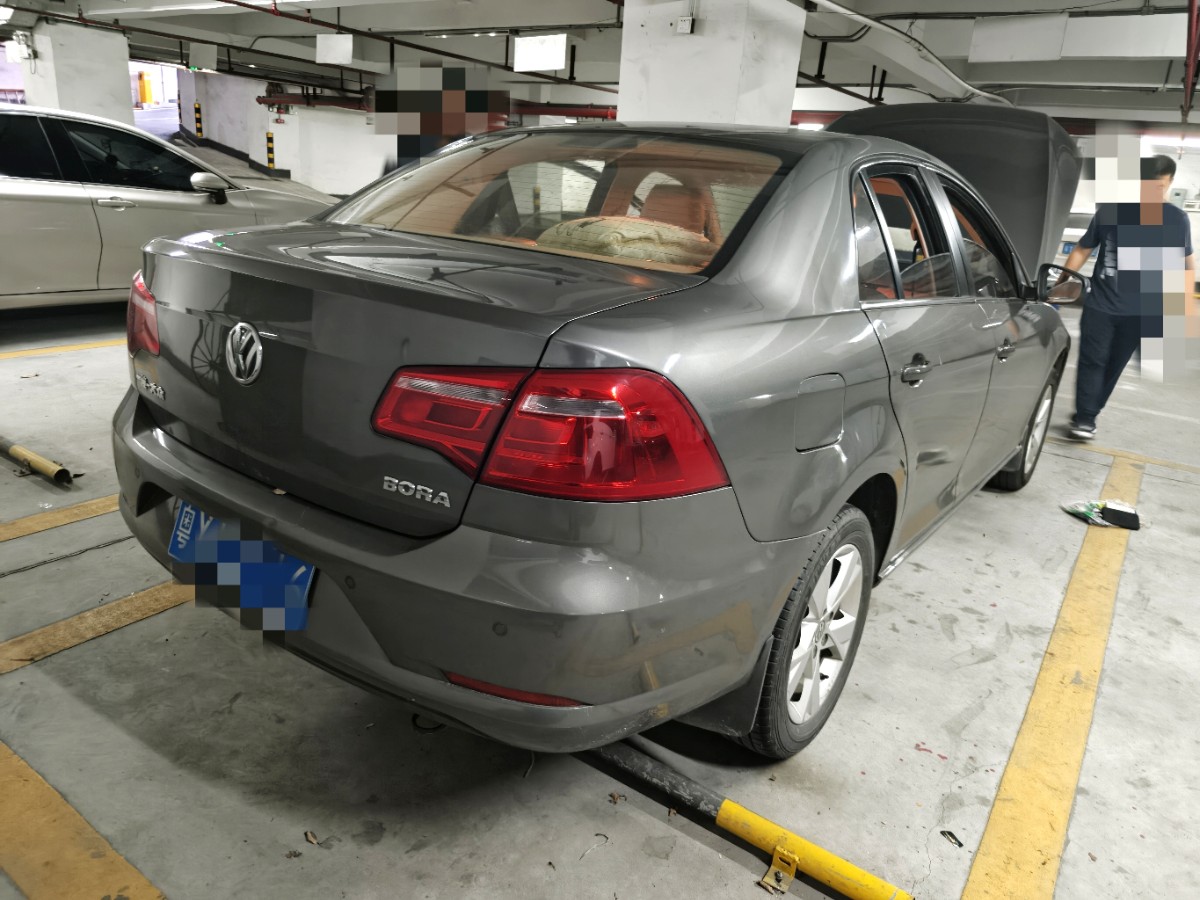 Volkswagen Bora 2013 car image #2