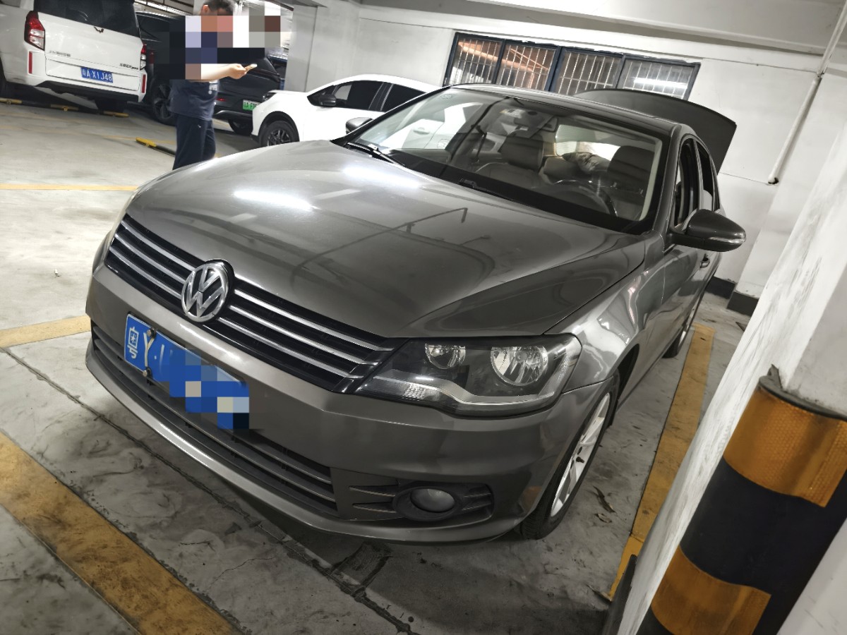 Volkswagen Bora 2013 car image 
