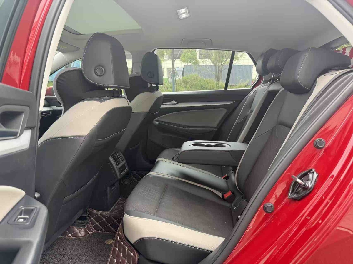 Volkswagen Golf 2022 car image #9