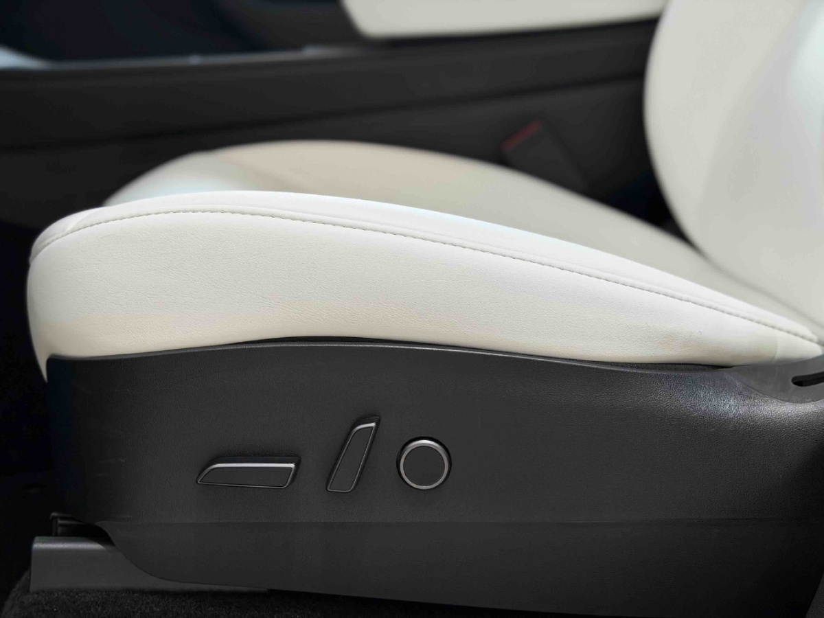 Tesla Model Y 2023 #4 Tesla Model Y 2023 car image #4