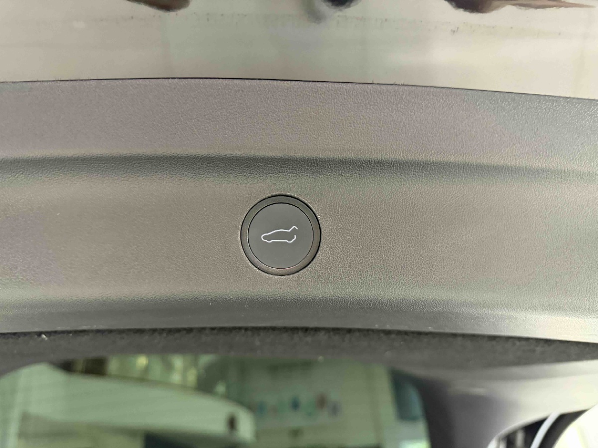 Tesla Model Y 2023 #9 Tesla Model Y 2023 car image #9