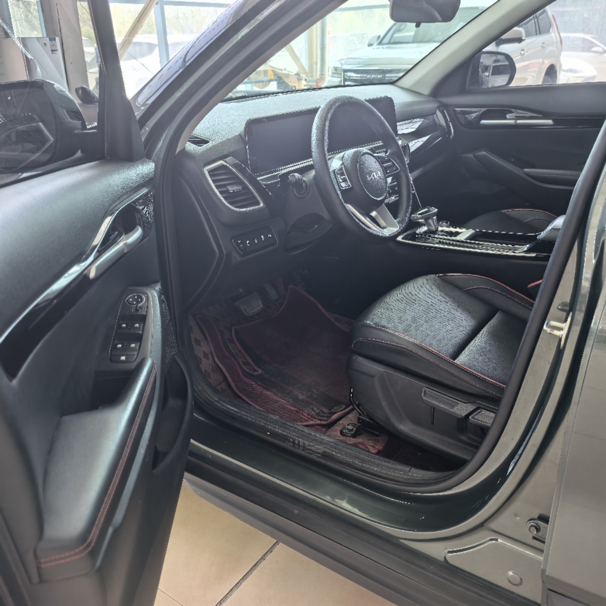 Kia Seltos 2023 car image #5