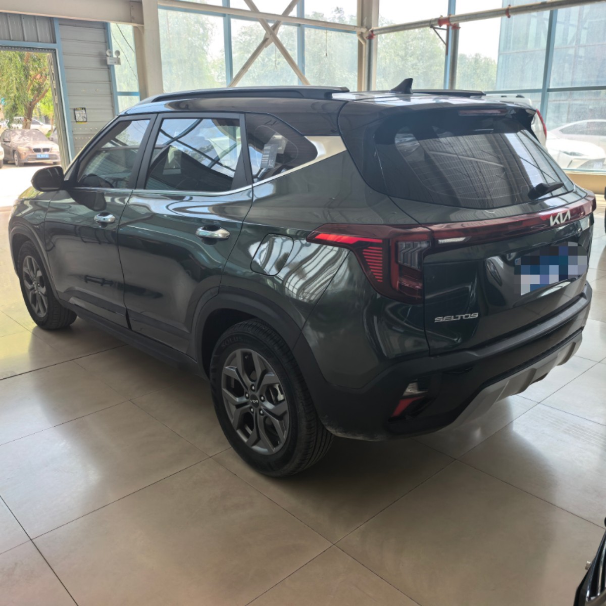 Kia Seltos 2023 car image #9