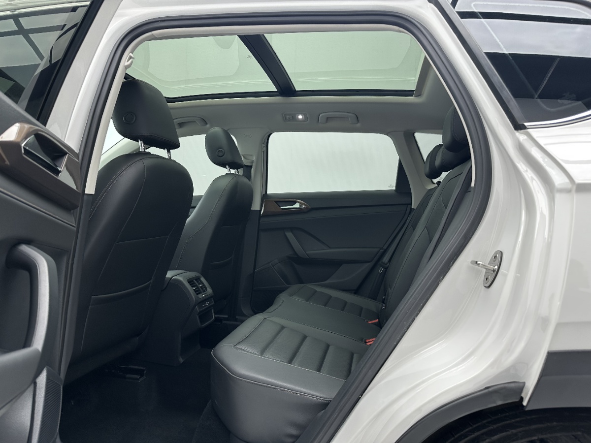 Volkswagen Tharu 2022 car image #6