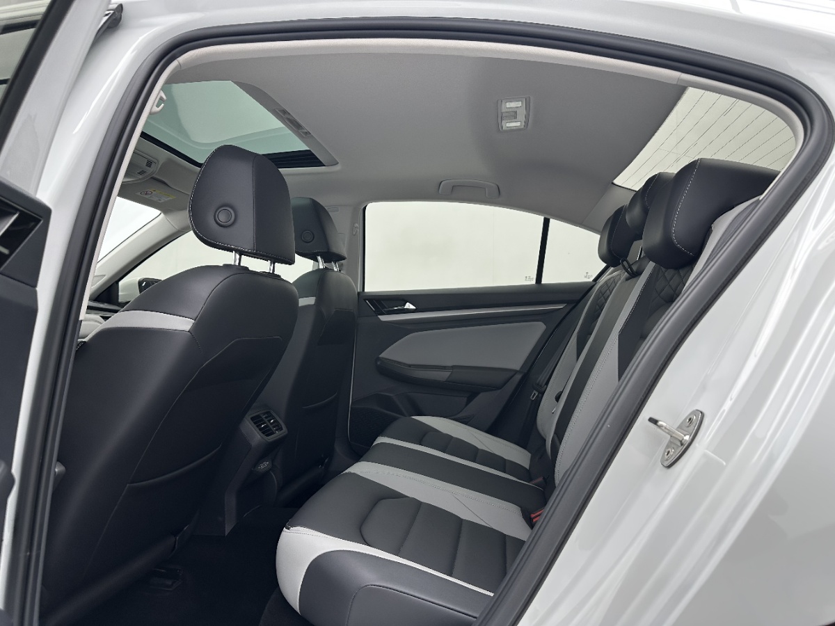 Volkswagen Bora 2023 car image #6