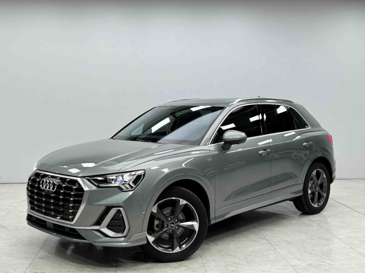 Audi Q3 2023 immagine di auto 