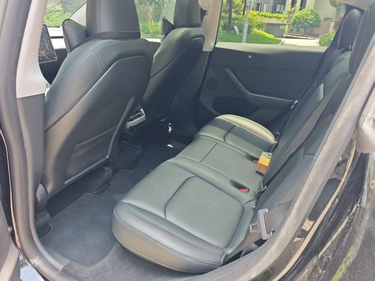 Tesla Model Y 2024 #4 Tesla Model Y 2024 car image #4
