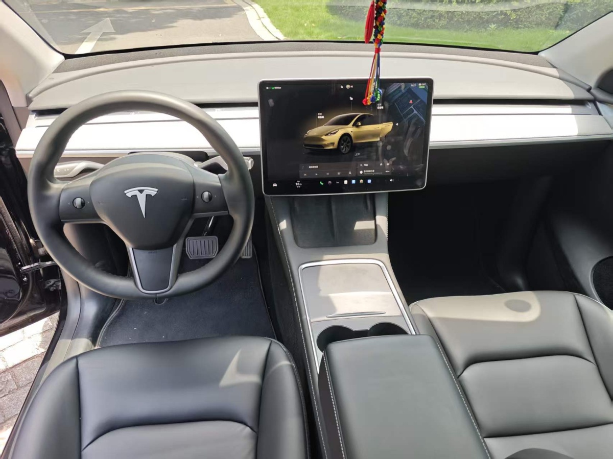 Tesla Model Y 2024 #5 Tesla Model Y 2024 car image #5