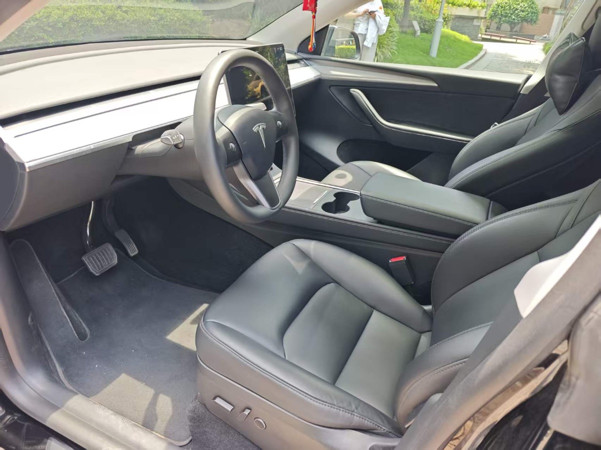 Tesla Model Y 2024 #3 Tesla Model Y 2024 car image #3