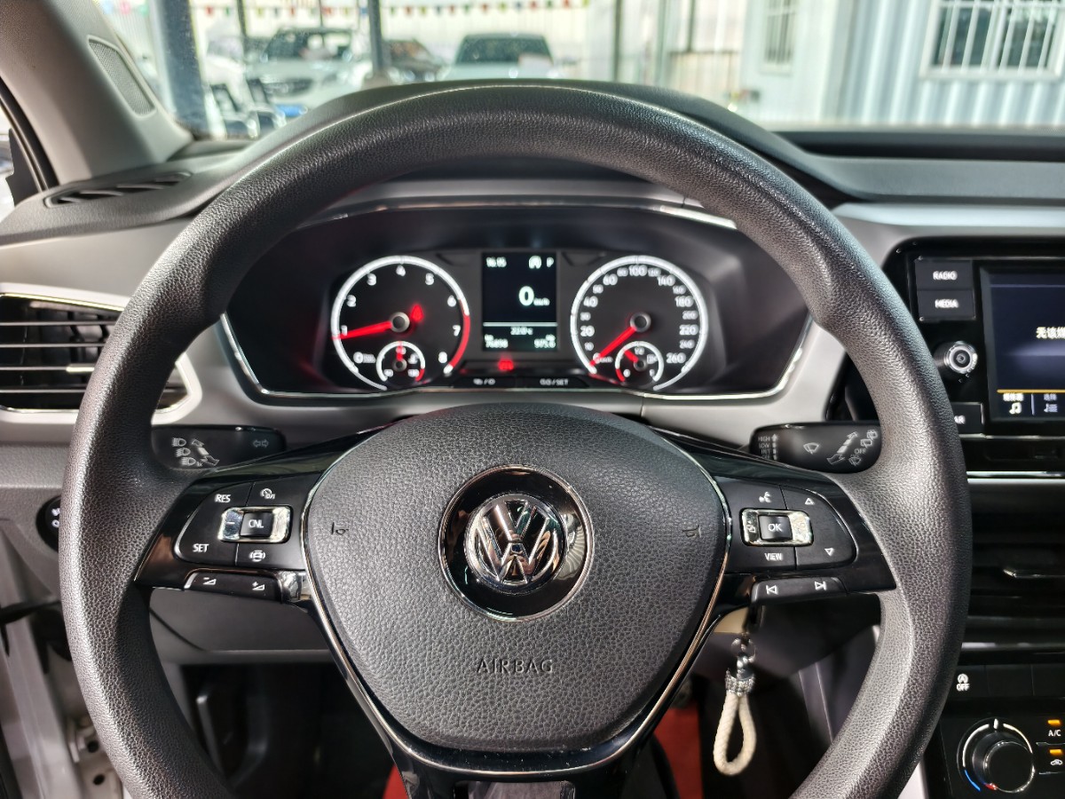 Volkswagen T-Cross 2020 #10 Volkswagen T-Cross 2020 car image #10