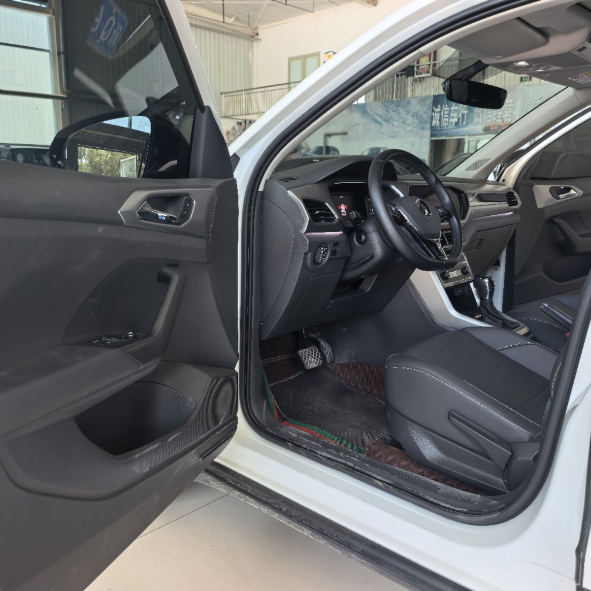 Volkswagen T-Cross 2023 #4 Volkswagen T-Cross 2023 car image #4