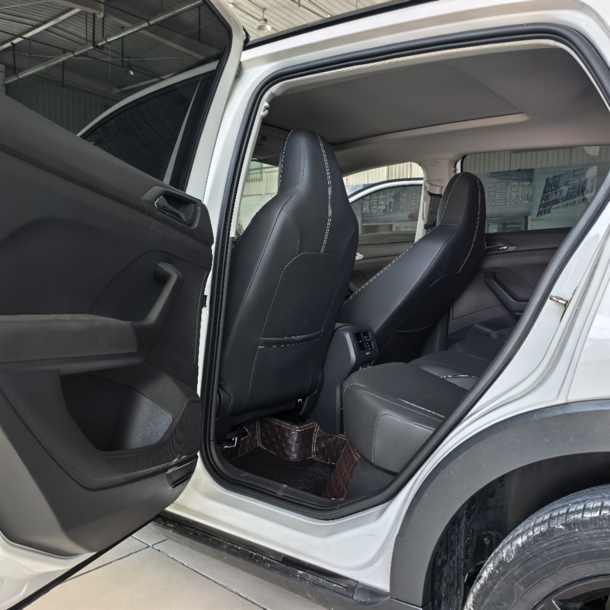 Volkswagen T-Cross 2023 #6 Volkswagen T-Cross 2023 car image #6