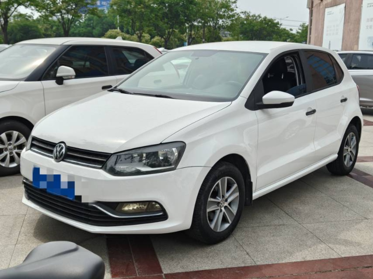 Volkswagen Polo 2015 Volkswagen Polo 2015 car image