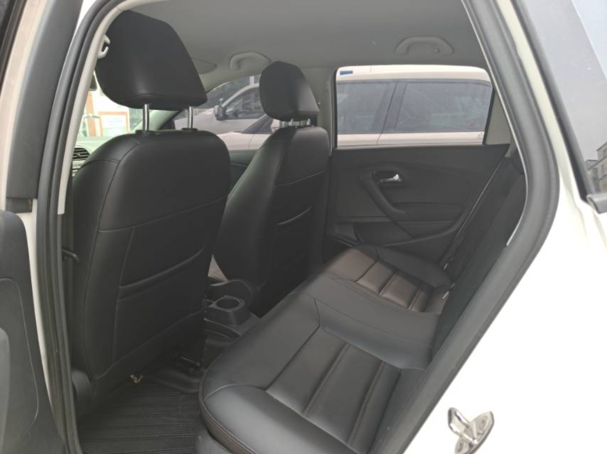 Volkswagen Polo 2015 #6 Volkswagen Polo 2015 car image #6
