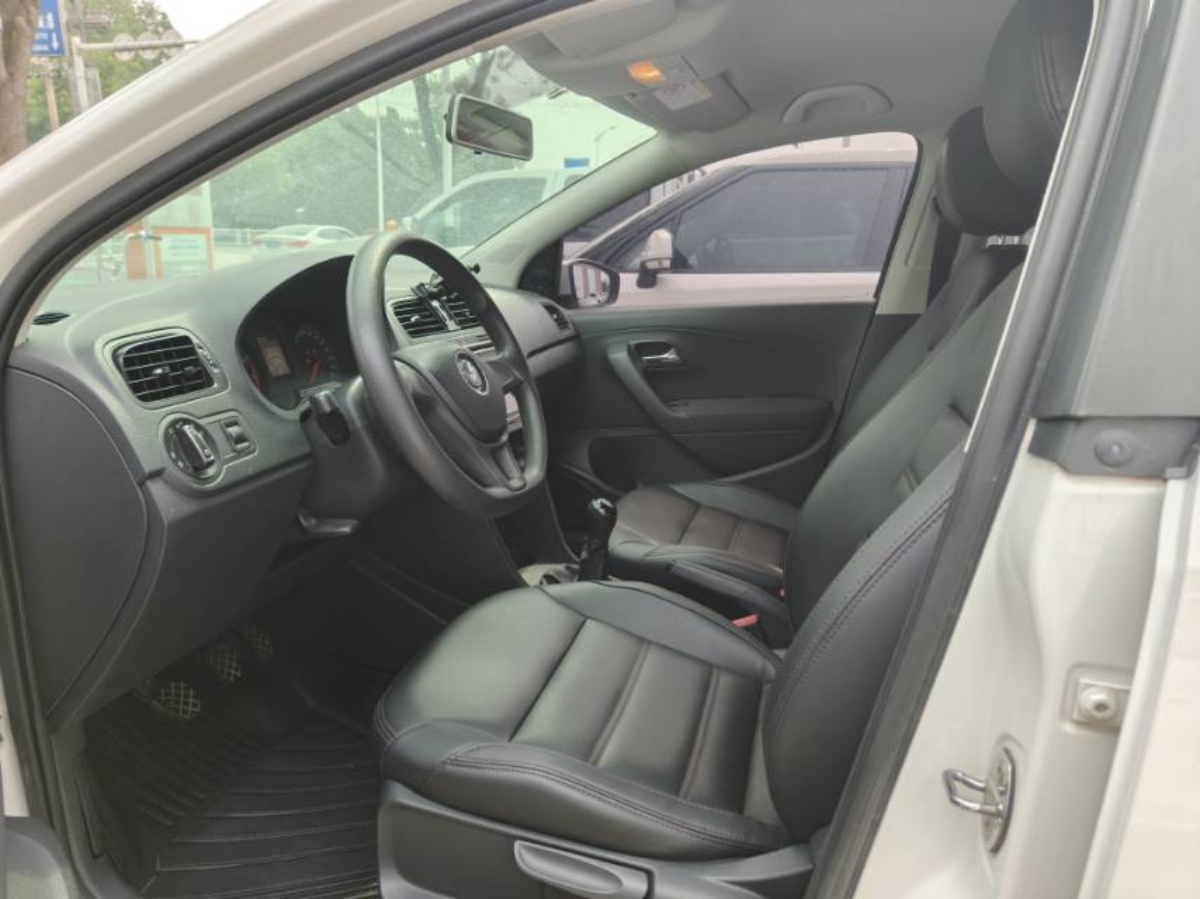 Volkswagen Polo 2015 #4 Volkswagen Polo 2015 car image #4