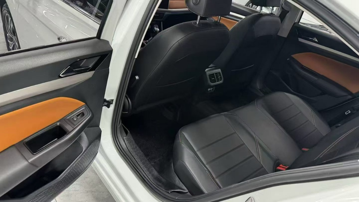 Volkswagen Bora 2022 car image #6