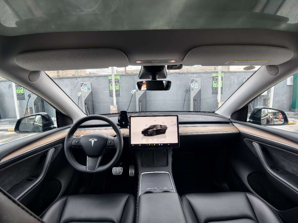 Tesla Model Y 2023 #5 Tesla Model Y 2023 car image #5