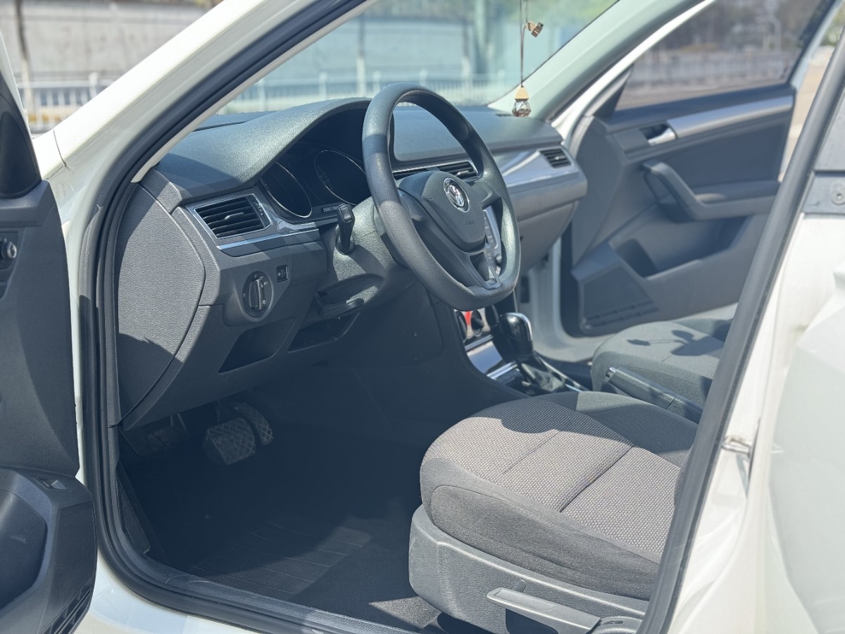 Volkswagen Bora 2021 car image #4