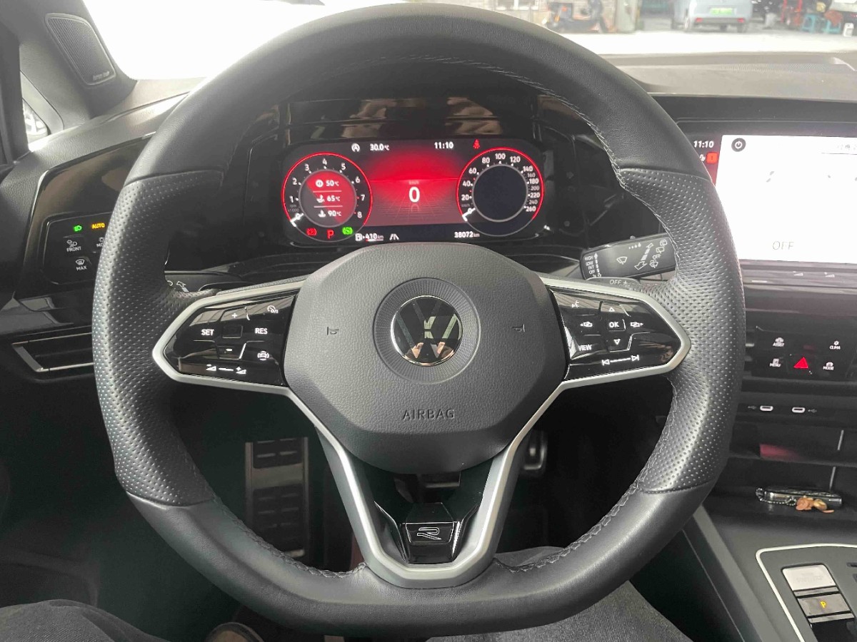 Volkswagen Golf 2023 car image #4