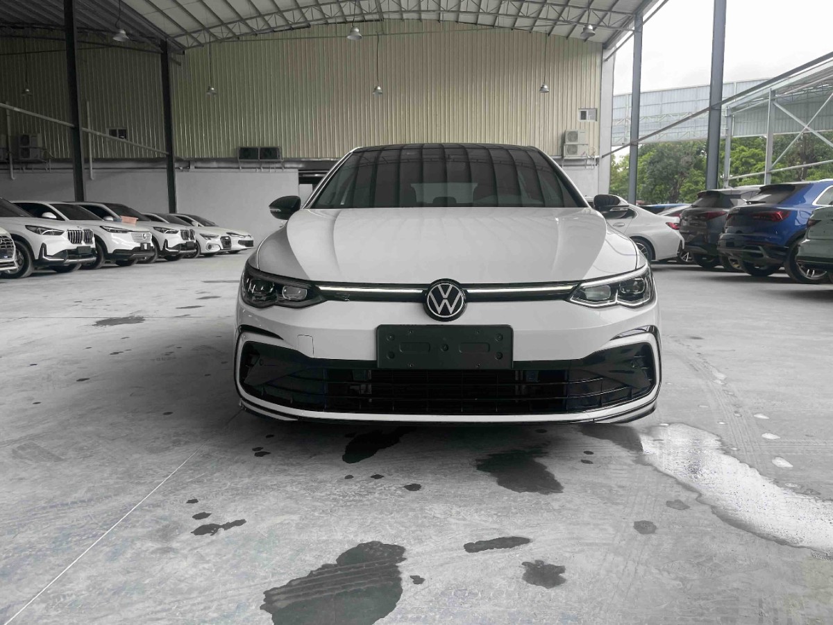Volkswagen Golf 2023 car image #2