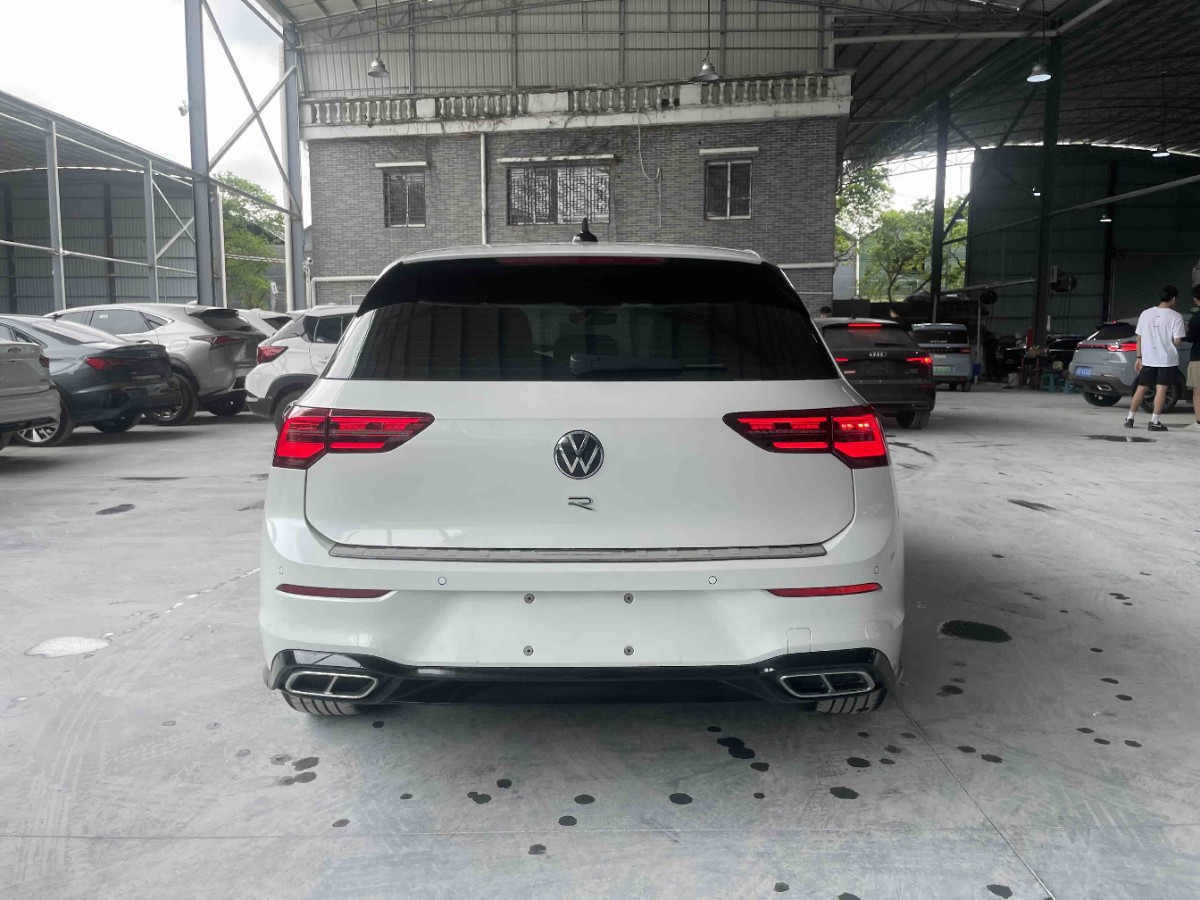 Volkswagen Golf 2023 car image #3