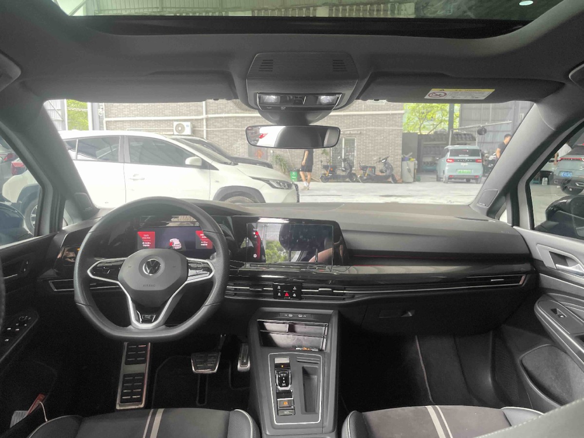 Volkswagen Golf 2023 car image #8