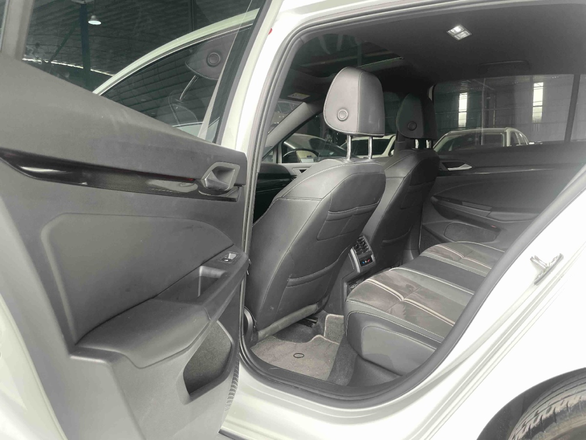 Volkswagen Golf 2023 car image #7