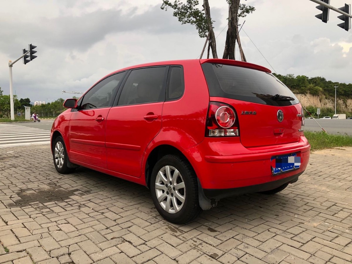 Volkswagen Polo 2010 car image #2