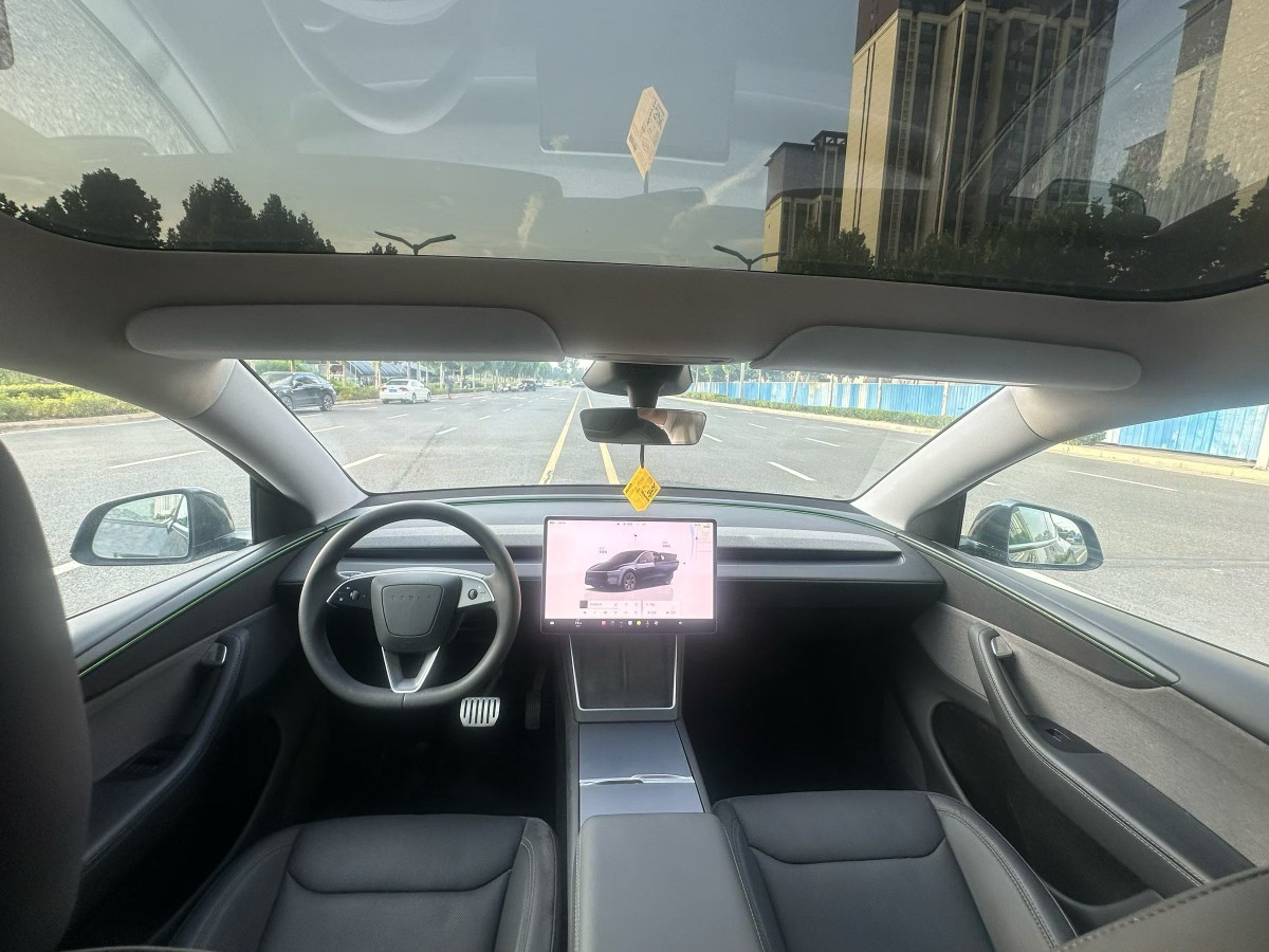 Tesla Model Y 2025 #6 Tesla Model Y 2025 car image #6