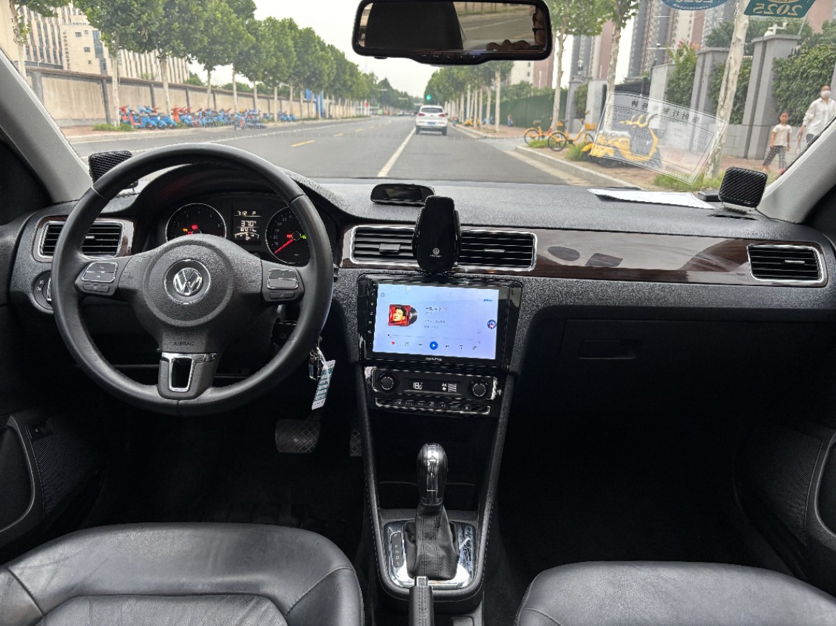 Volkswagen Santana 2014 car image #8