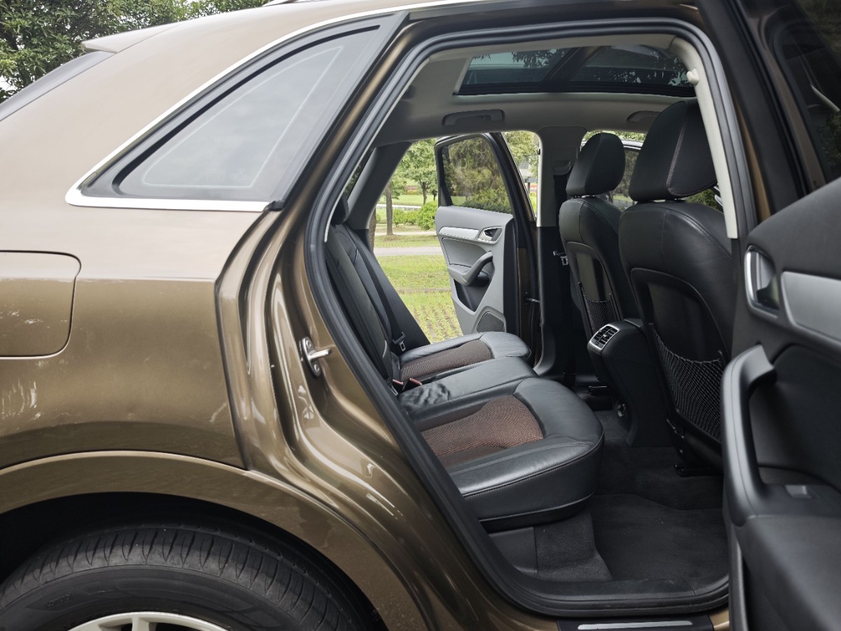 Audi Q3 2017 car image #11