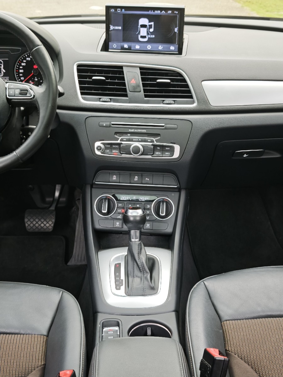 Audi Q3 2017 car image #10