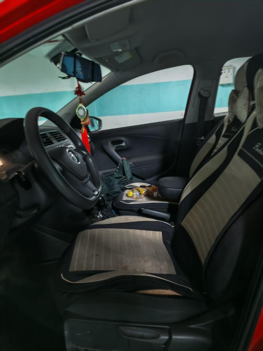 Volkswagen Polo 2015 car image #6