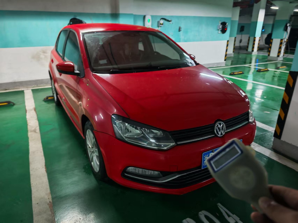 Volkswagen Polo 2015 car image #2