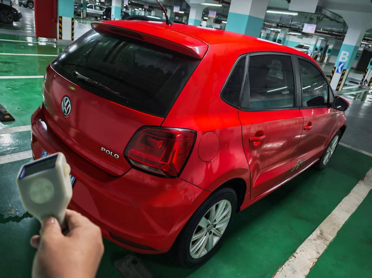 Volkswagen Polo 2015 car image #9