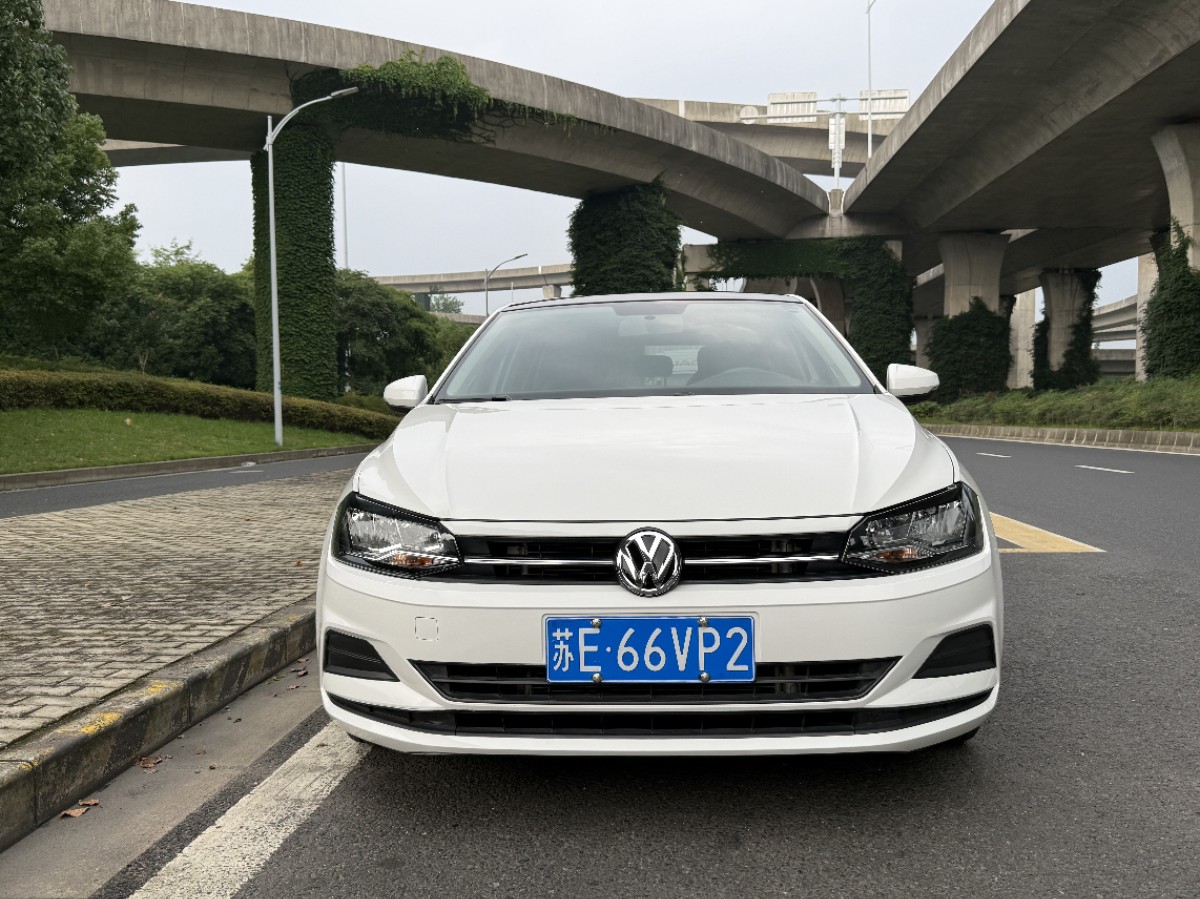 Volkswagen Polo 2020 car image #2