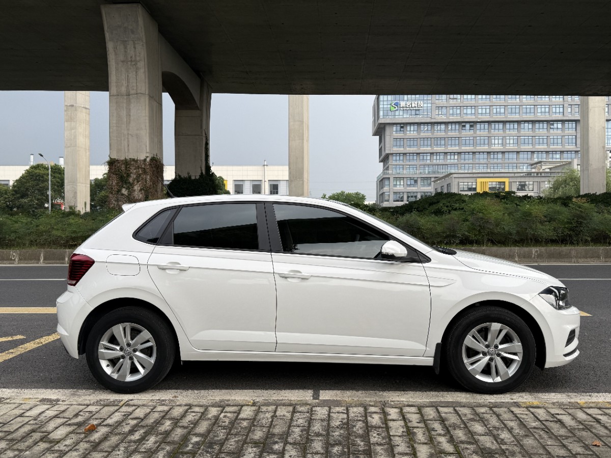 Volkswagen Polo 2020 car image #6